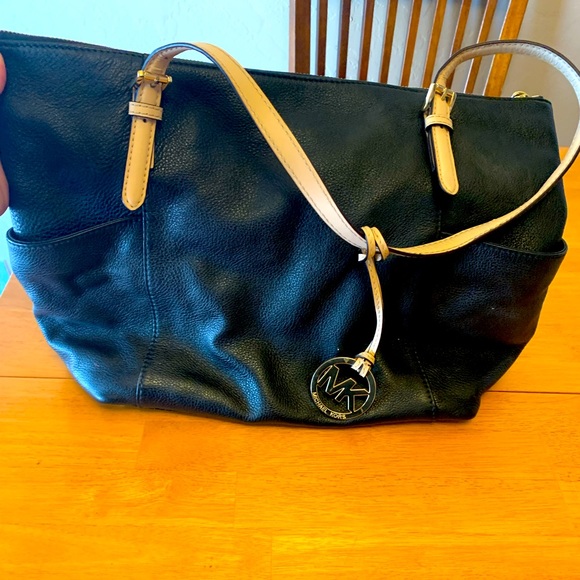 Michael Kors Handbags - Michael Kors black jet set tote